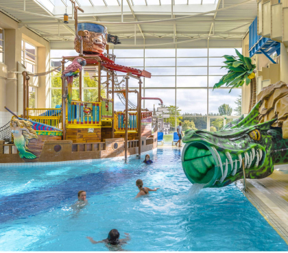 zwembad hotel explorers