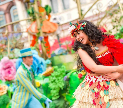 Entertainment tijdens de parade in het Disneyland Park