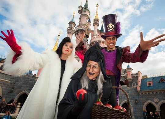 ontdek de spoken tijdens halloween in disneyland parijs