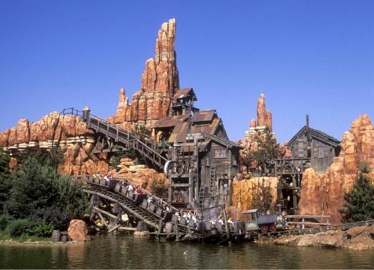 big thunder mountain attractie disneyland parijs foto