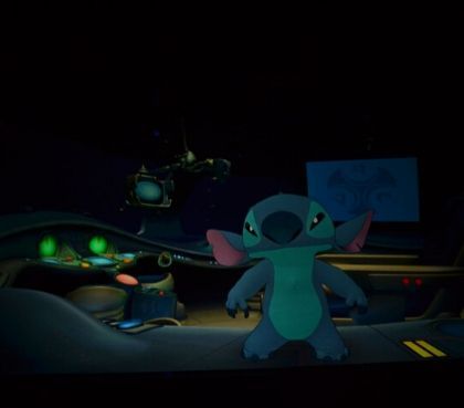 Sfeervolle ontmoeting met Stitch Disneyland Parijs