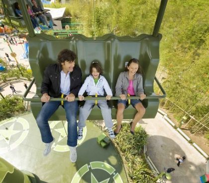 plezier in parachute drop attractie disneyland parijs