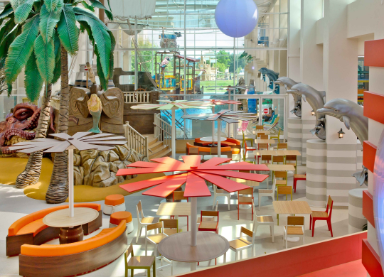 Hotel Explorers atrium